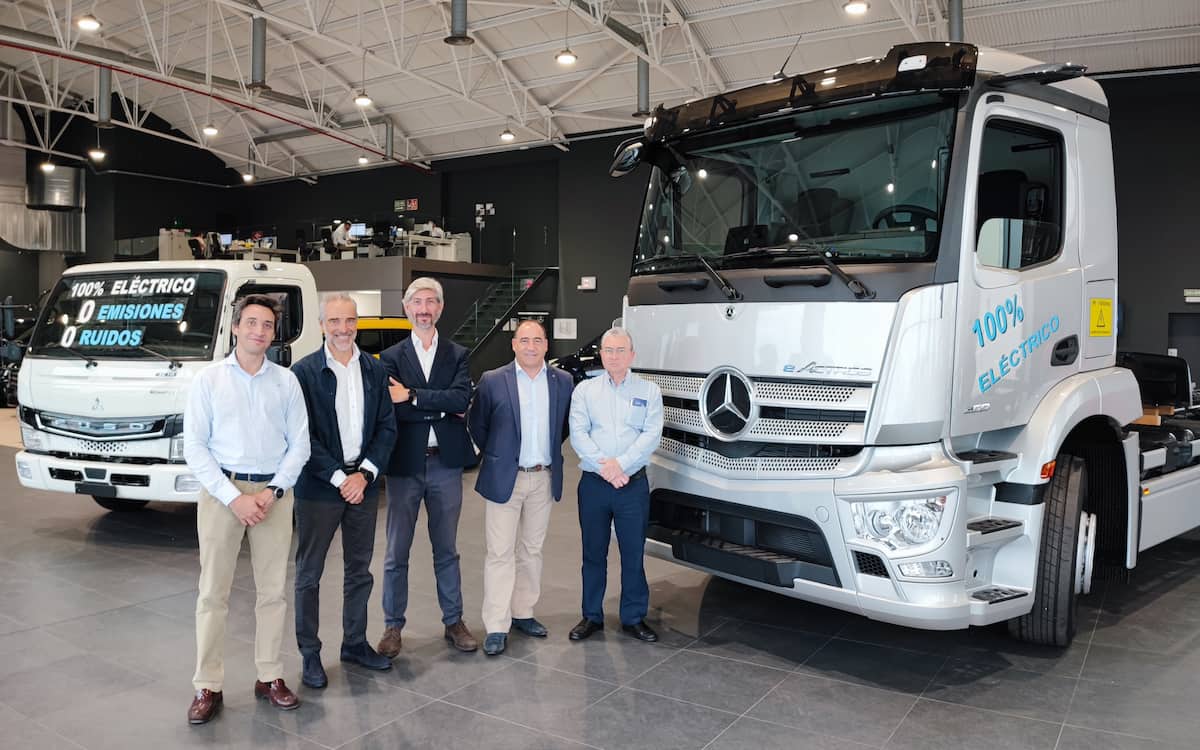 Mercedes-Benz Valdisa organiza unas puertas abiertas de industriales eléctricos