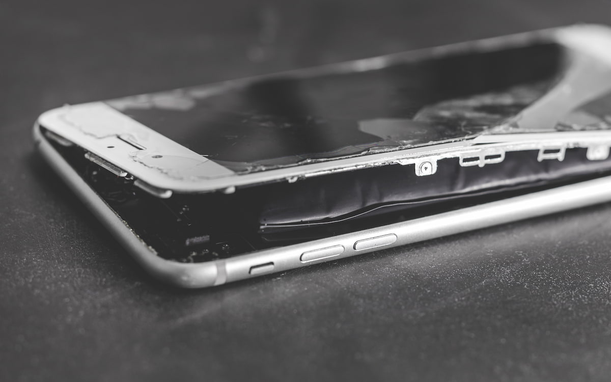 Smartphones rotos (Autor: UNUSUAL111)