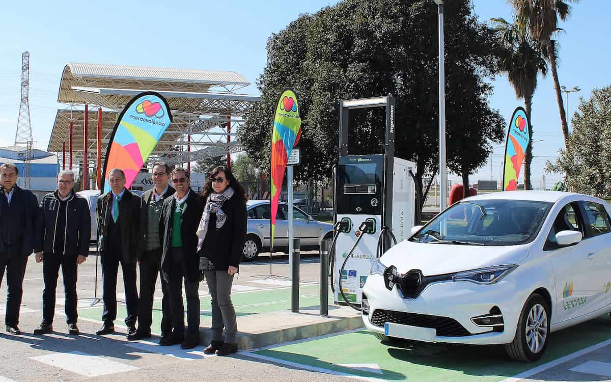 Iberdrola y Mercavalència colocan puntos de recarga para vehículos eléctricos