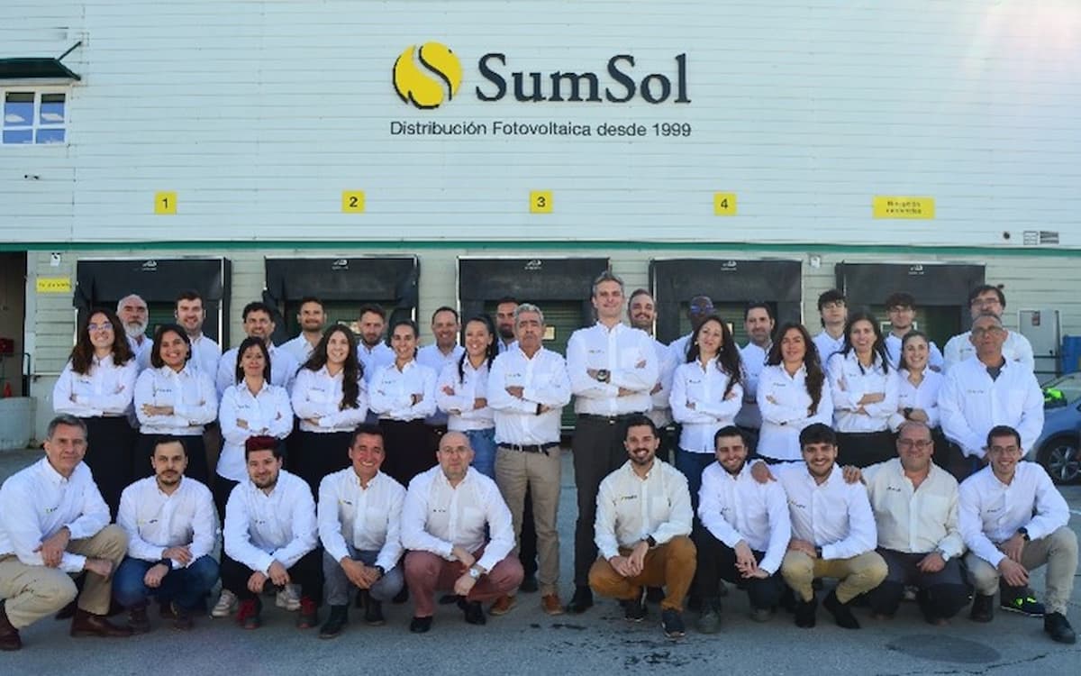 La empresa de distribución fotovoltaica SumSol celebra su 24º aniversario
