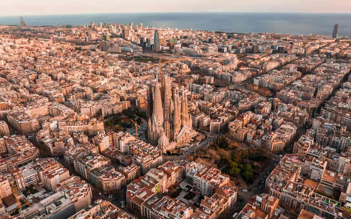 Comprar viviendas en la ciudad de Barcelona . Las mejores ciudades del mundo. (Copyright: IngusKruklitis)