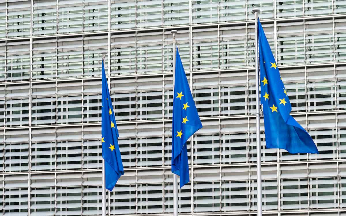 UE acuerda nuevas normas para que inversores accedan a información corporativa