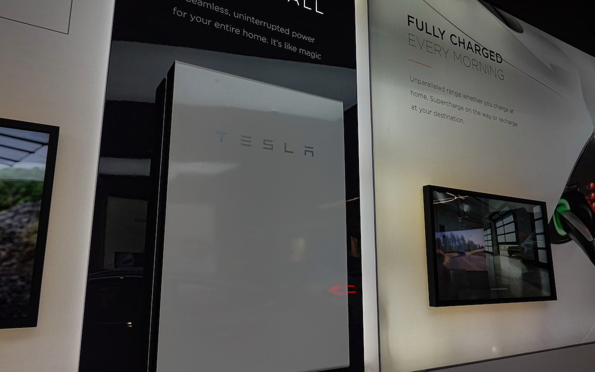 Holaluz instalará las baterías domésticas de Tesla en España