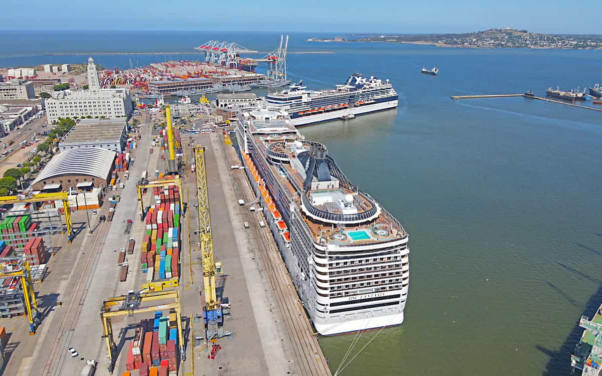 Un crucero atracado en uno de los muelles del puerto de Montevideo en Uruguay