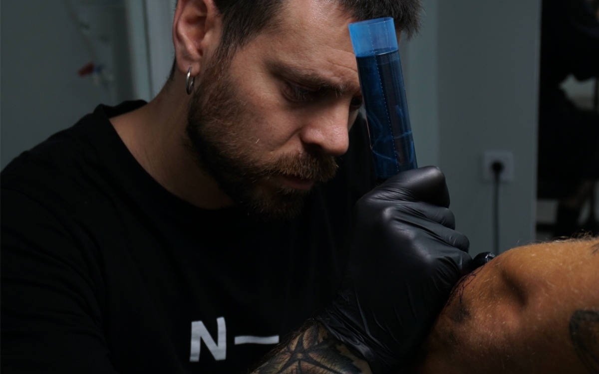 Entre la profesionalización y la clandestinidad: ¿Está saturado el sector del tatuaje?