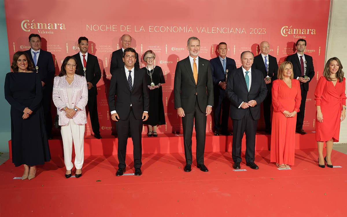 Empresas premiadas junto al rey Felipe VI en la Noche de la Economía Valenciana