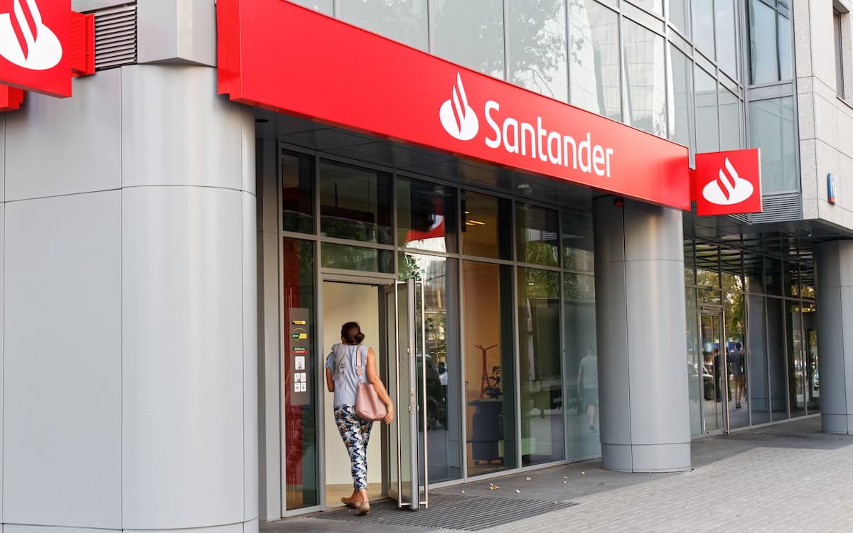 Banco Santander pagará un dividendo de 8,10 céntimos por acción, un 39% más