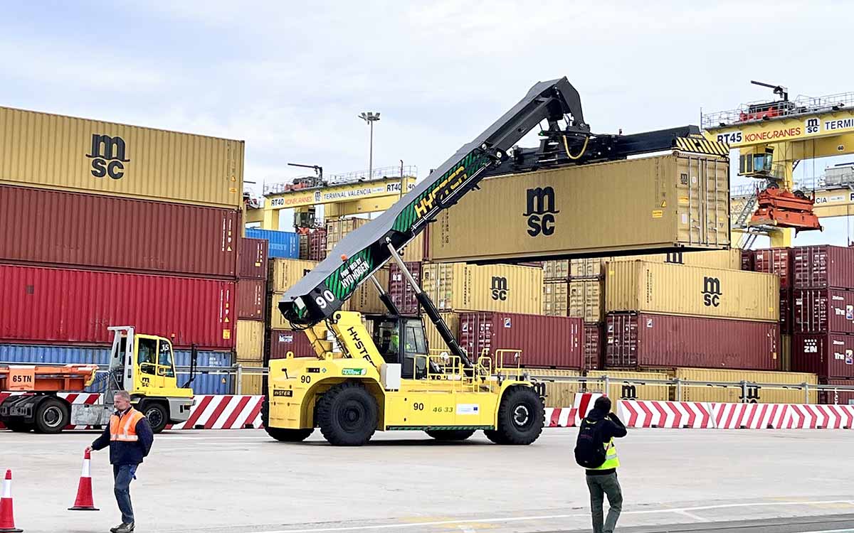 El puerto de Valencia, primero en el mundo en mover contenedores con hidrógeno