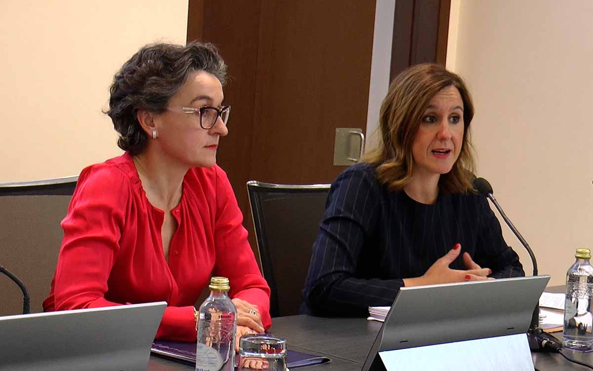 Mar Chao, presidenta de la APV y María José Catalá, alcaldesa de Valencia