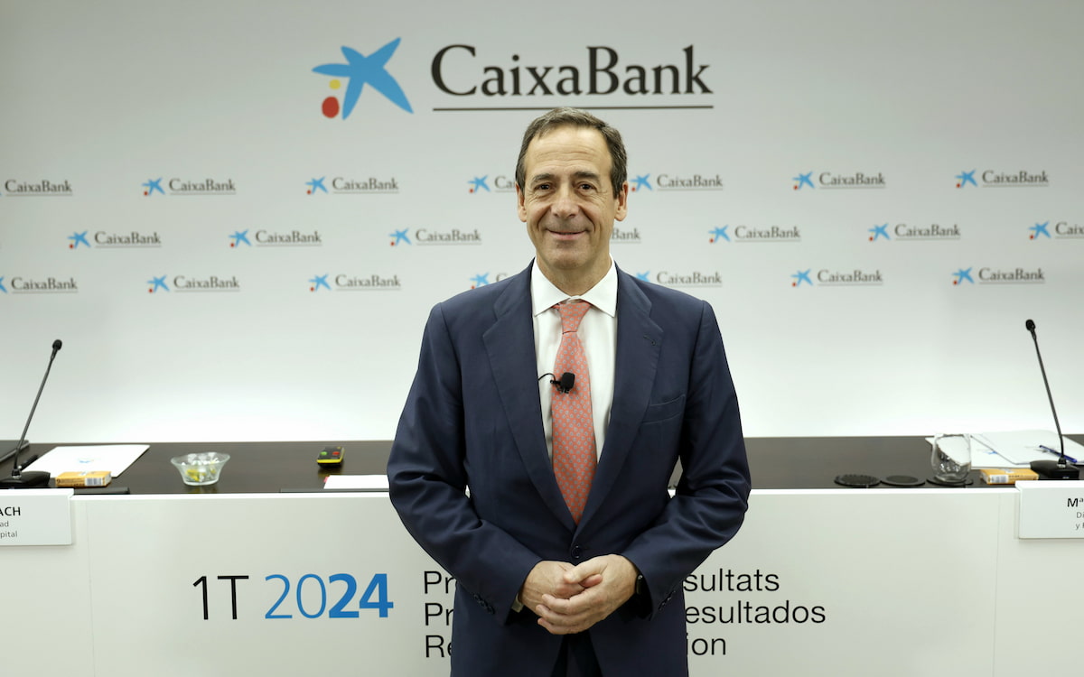 CaixaBank gana 1.005 millones hasta marzo, un 17,5% más, tras pagar el impuesto