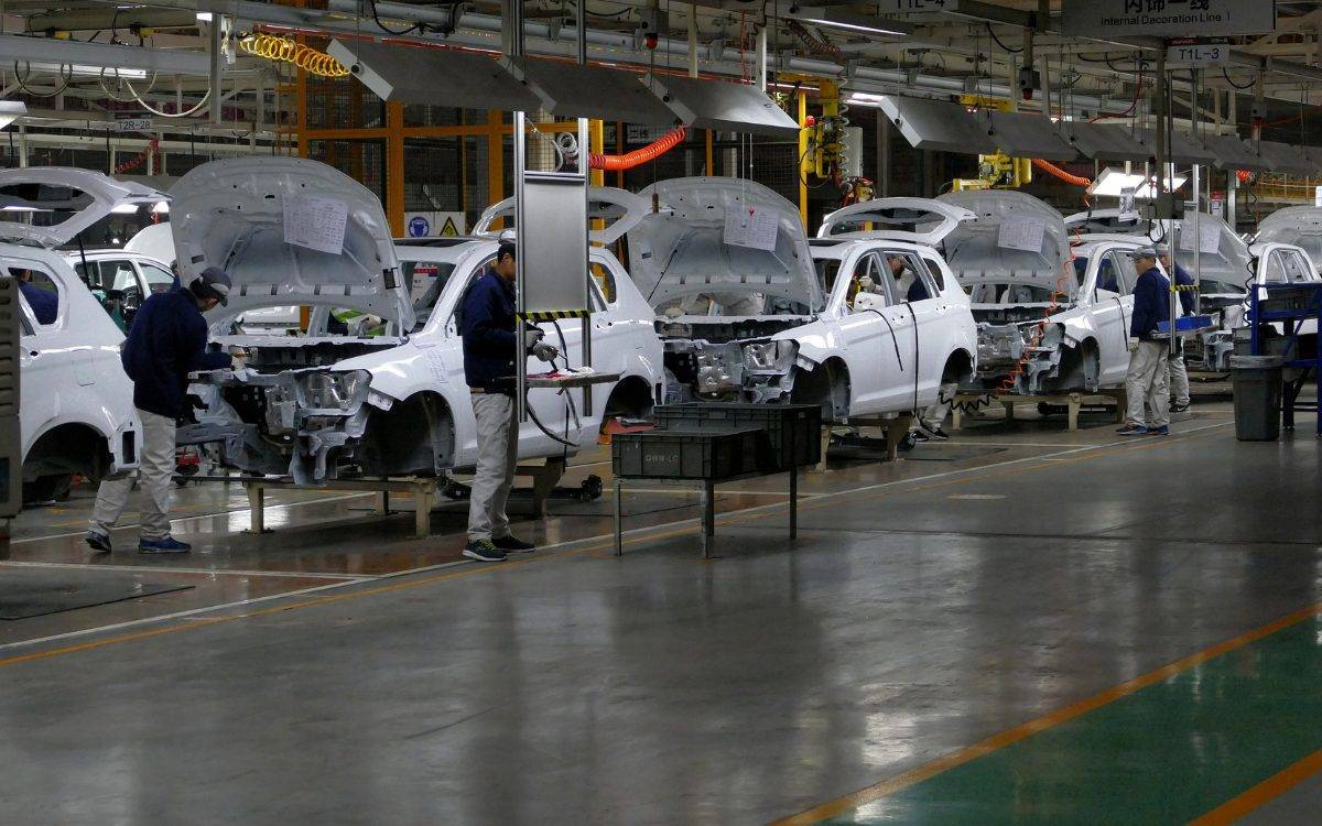 La UE comienza a aplicar aranceles a los coches chinos