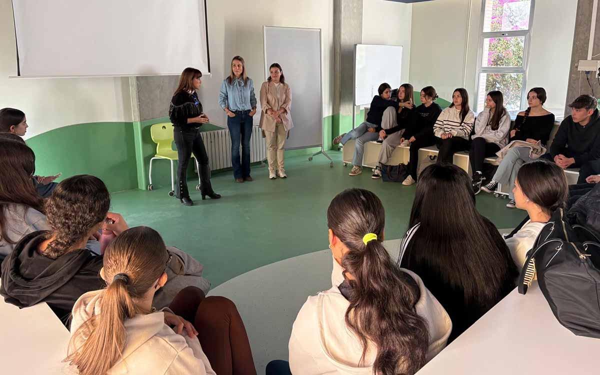 CarolinaRoblaMujer al timon