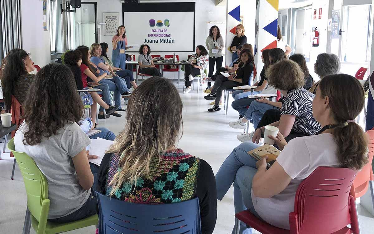 Escuela-emprendedoras-Encuentro Mujeres Mayo 2023