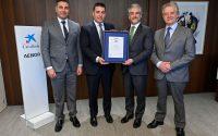 Foto de familia Firma certificado social CaixaBank-AENOR