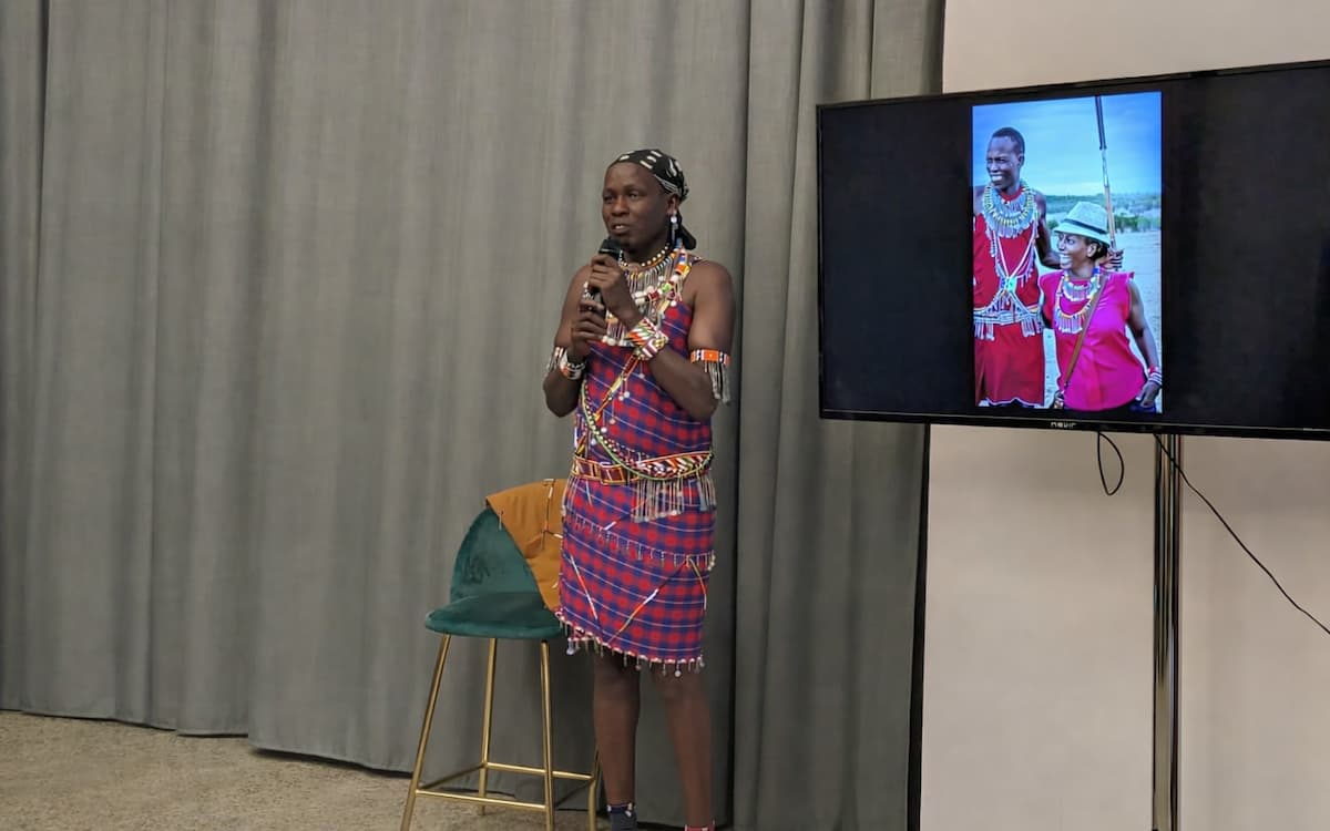 líder masái William Kikanae