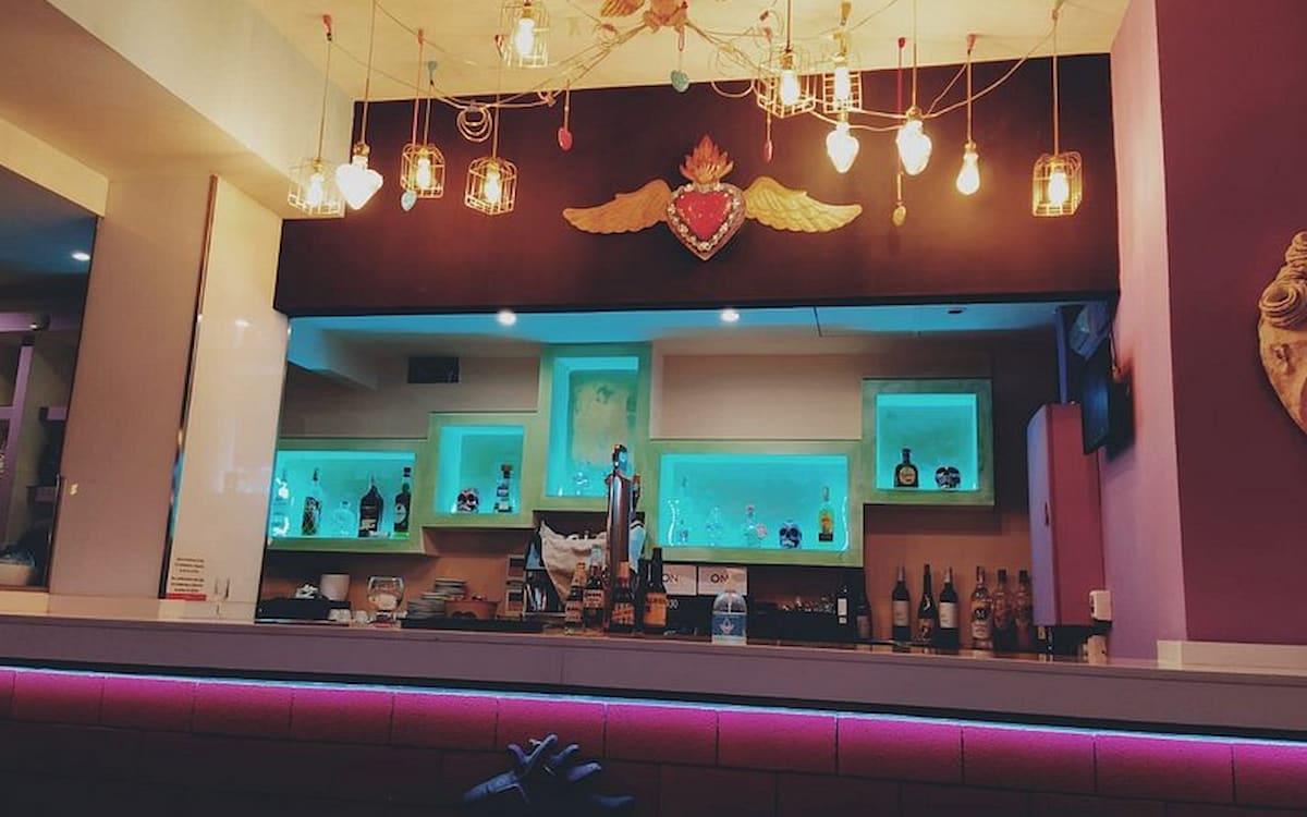 Demasiado Corazón, ubicado en el Ensanche.