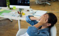 El exceso de trabajo amenaza la salud mental de los empleados valencianos