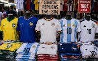 Las camisetas falsas del Mundial: un negocio que mueve millones