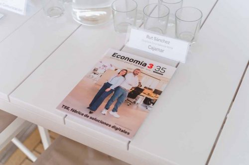 MAT260002 MUJERES-AL-TIMON-WEB-1