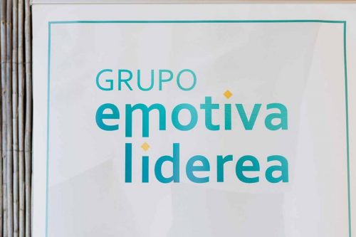 MESA-DEBATE-GRUPO-EMOTIVA-001