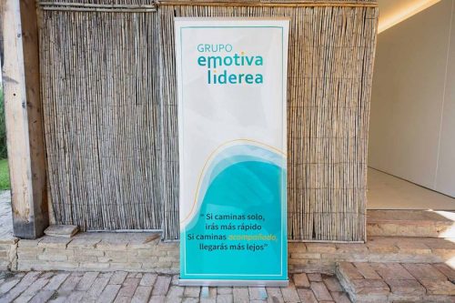 MESA-DEBATE-GRUPO-EMOTIVA-002